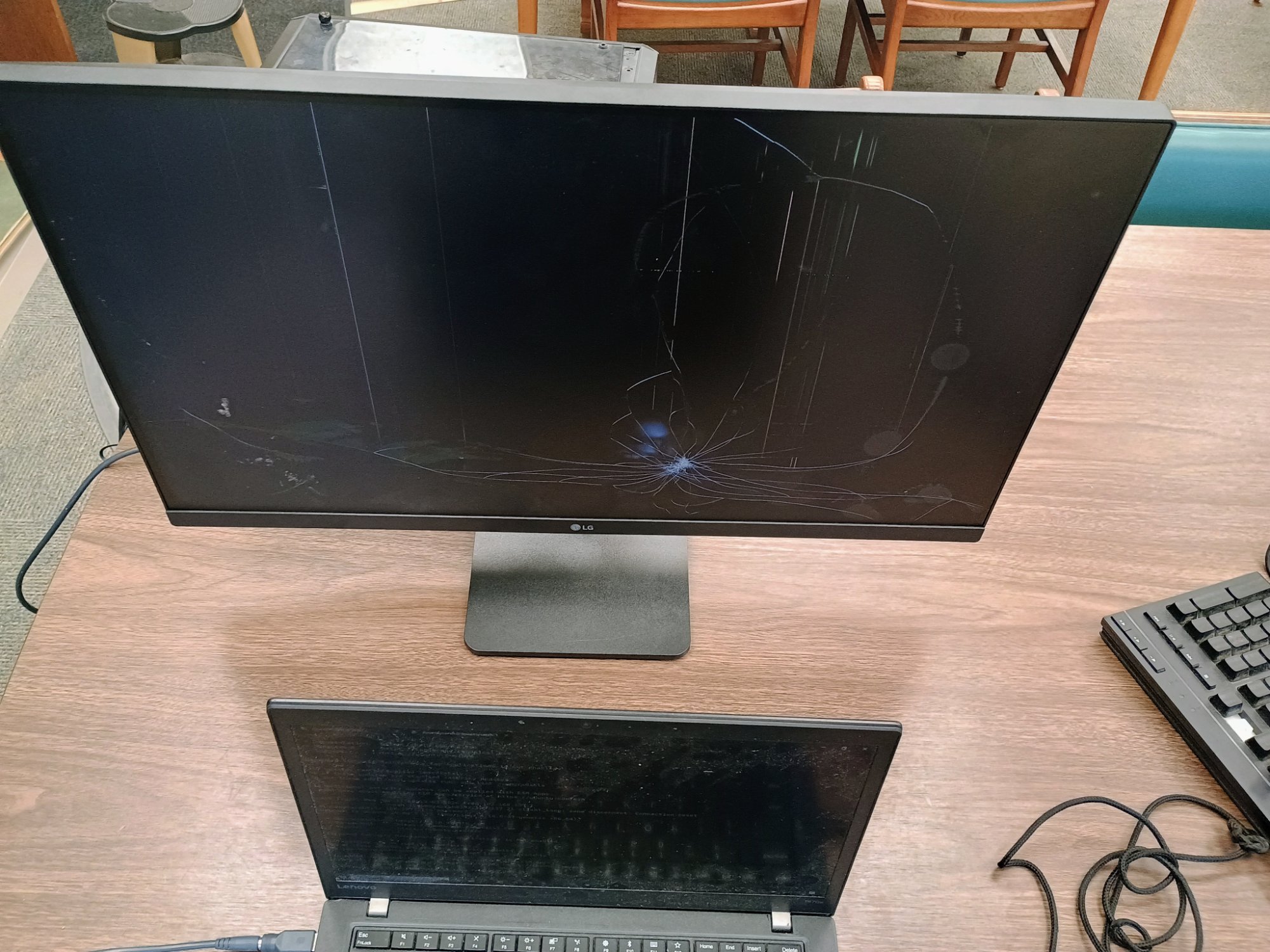 The cracked monitor that forced the whole improvisation